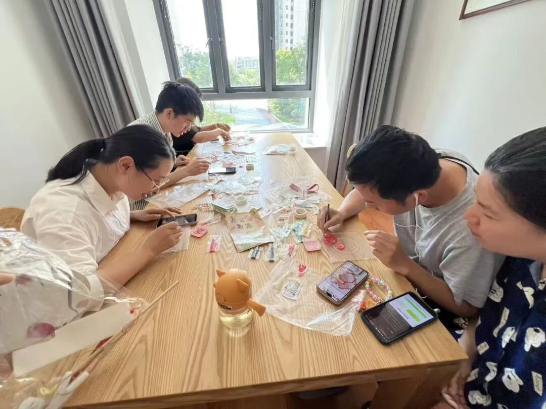 骰子响、DIY忙!高新人才公寓的中秋氛围感拉满 骰子响、DIY忙!高新人才公寓的中秋氛围感拉满