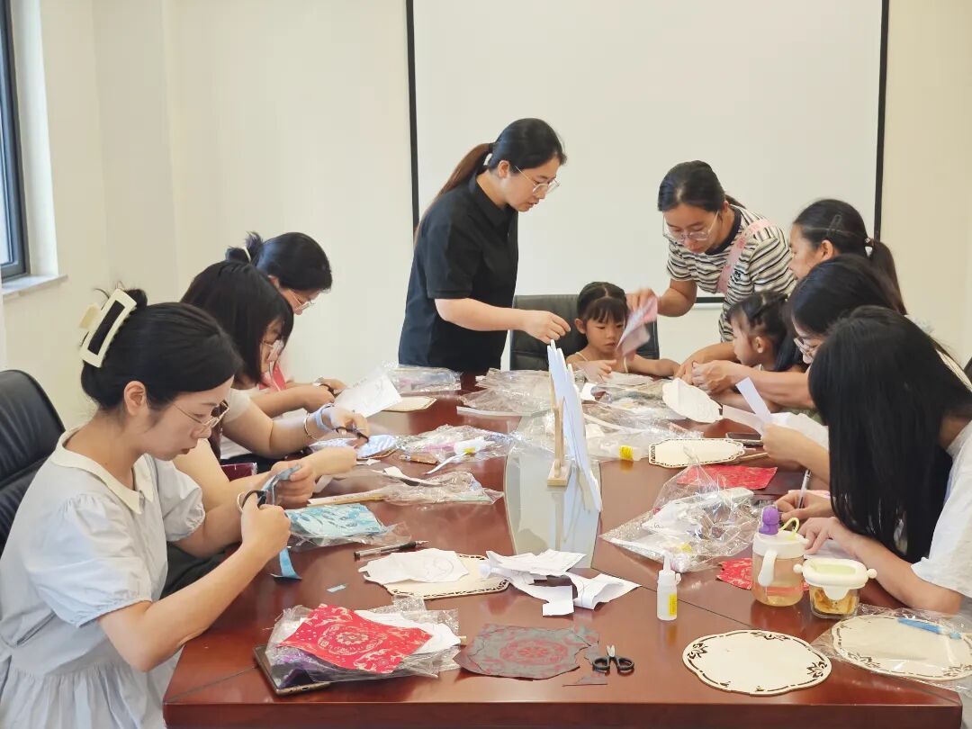 骰子响、DIY忙!高新人才公寓的中秋氛围感拉满 骰子响、DIY忙!高新人才公寓的中秋氛围感拉满