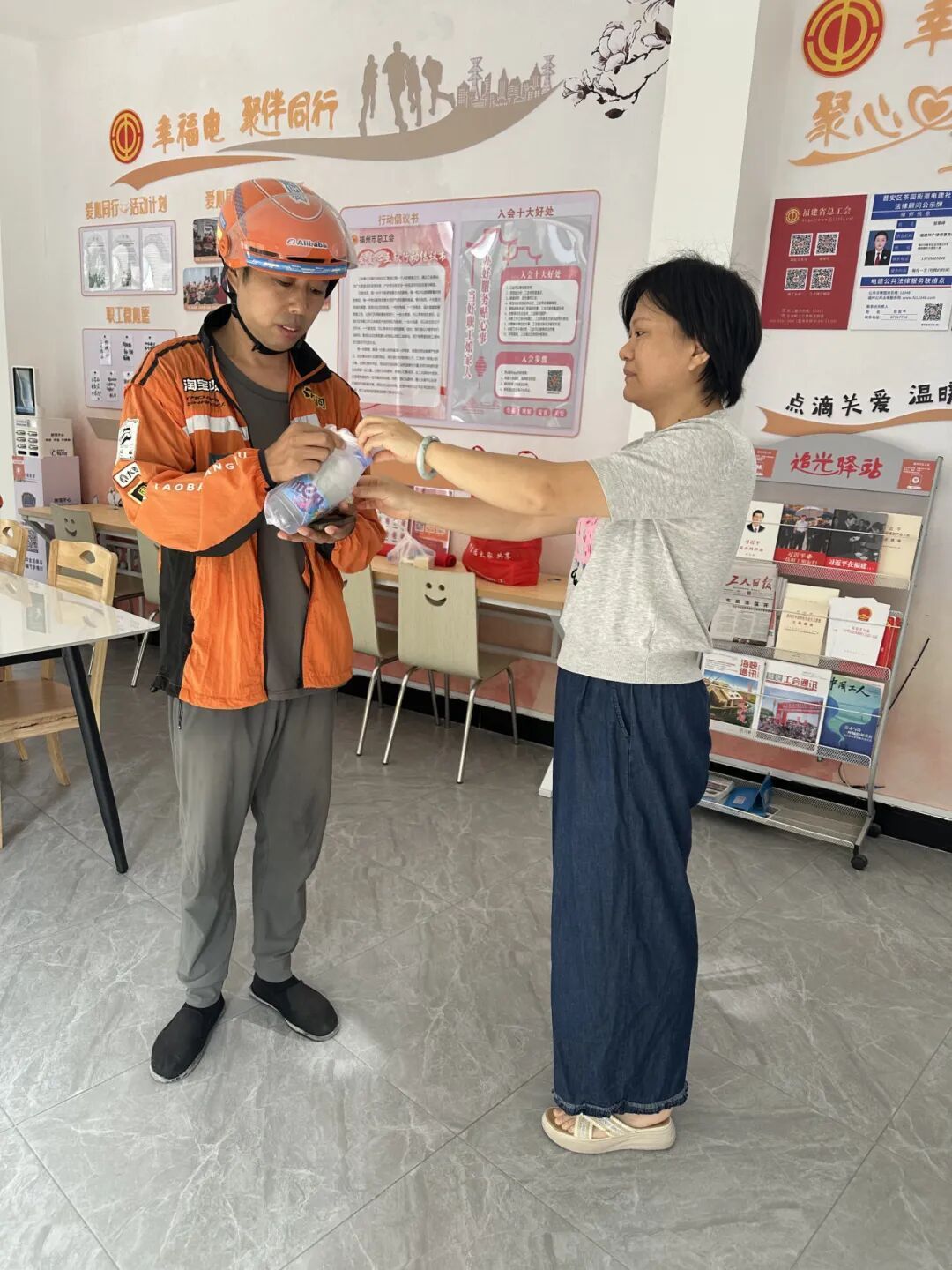 月满中秋 情暖驿站——晋安区工会驿站开展中秋主题活动