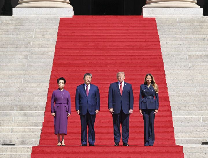 习近平和彭丽媛同美国总统特朗普夫妇茶叙