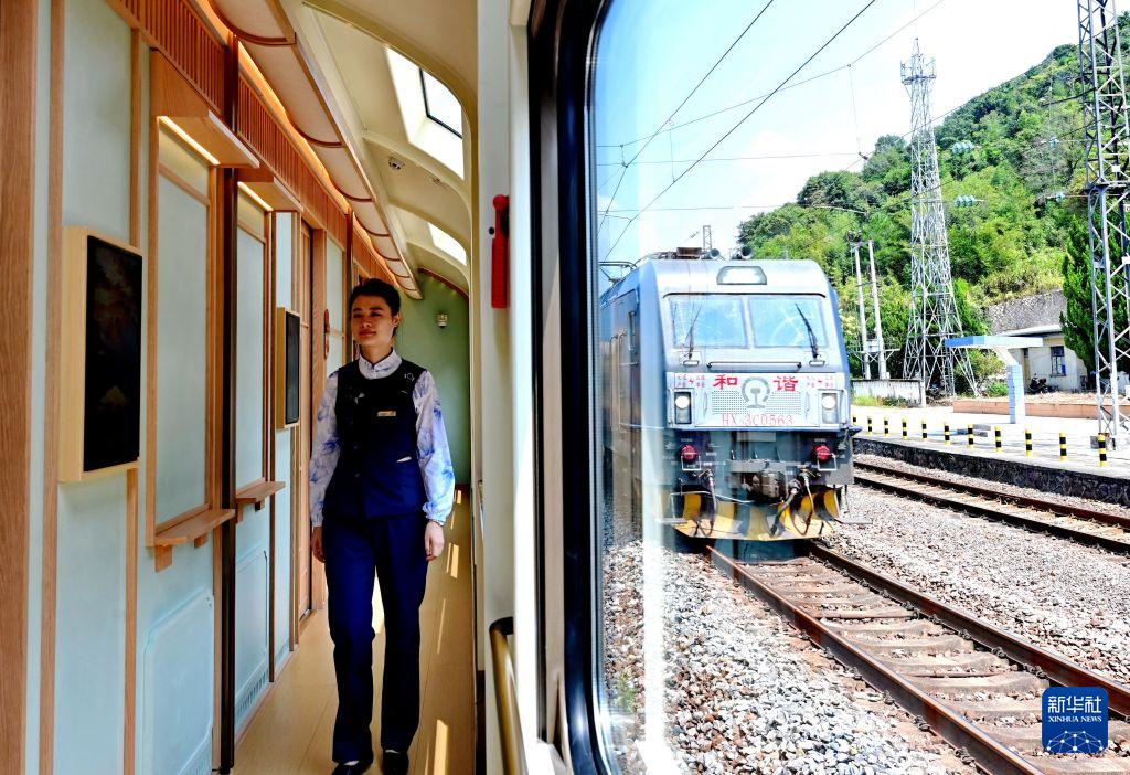 武夷山主题观光列车解锁沉浸式文旅消费新体验