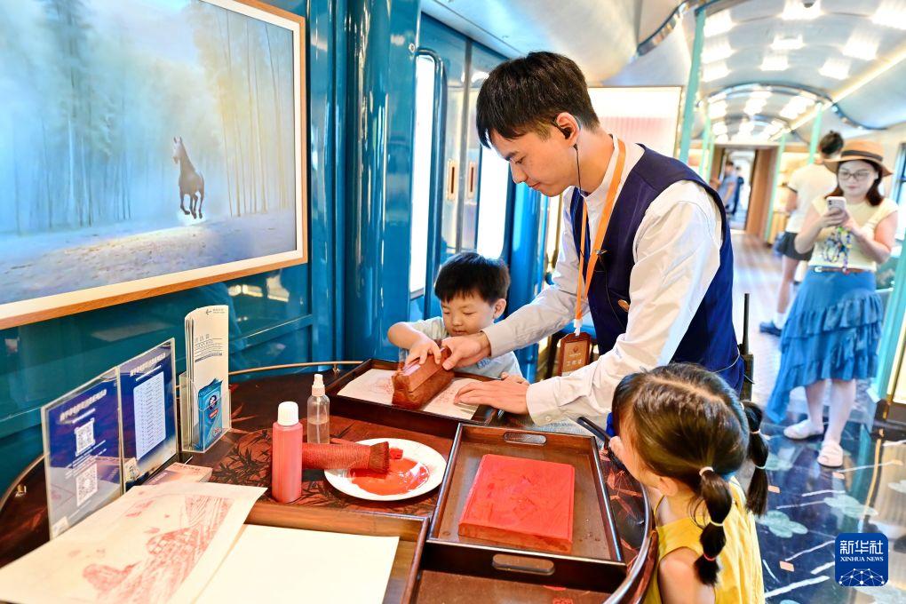 武夷山主题观光列车解锁沉浸式文旅消费新体验