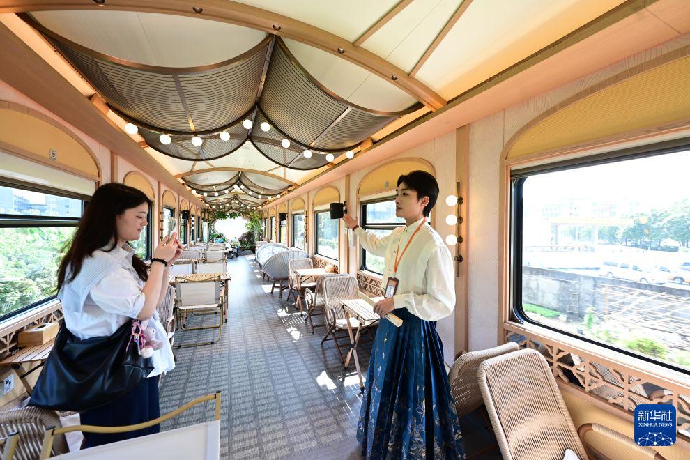 武夷山主题观光列车解锁沉浸式文旅消费新体验