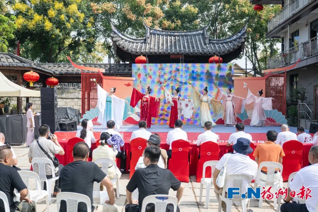 国庆首日，福州超级红！八方游客欢聚福州向祖国告白