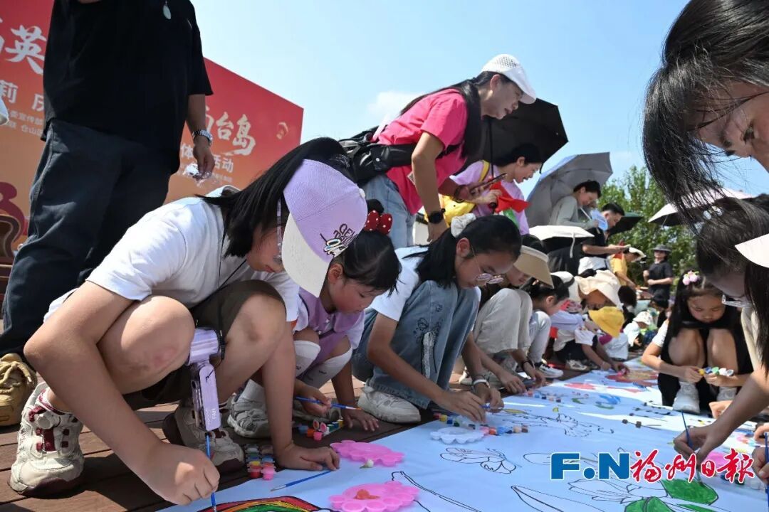国庆首日，福州超级红！八方游客欢聚福州向祖国告白