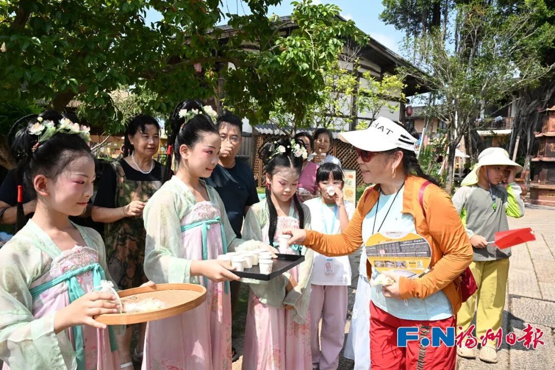 国庆首日，福州超级红！八方游客欢聚福州向祖国告白