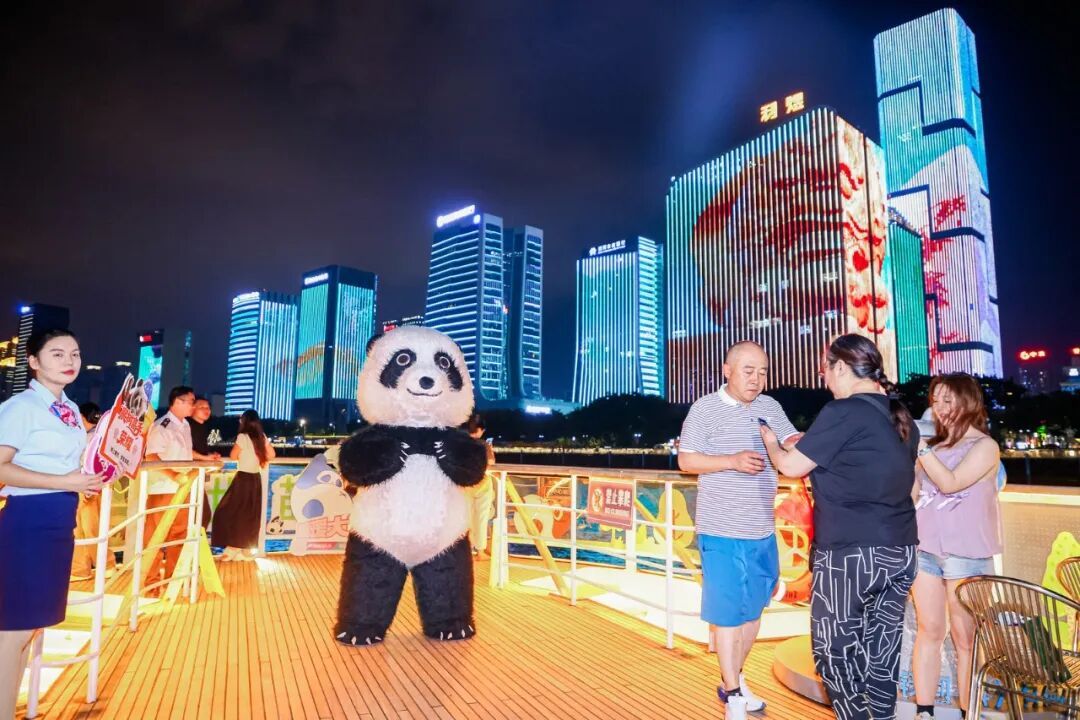 国庆首日，福州超级红！八方游客欢聚福州向祖国告白