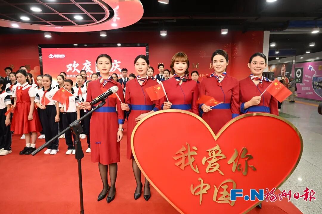 国庆首日，福州超级红！八方游客欢聚福州向祖国告白