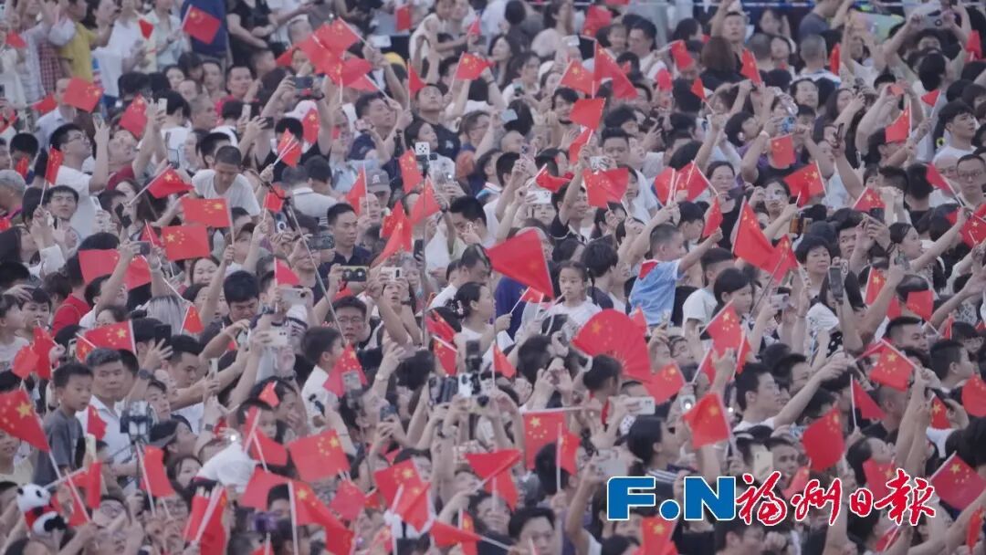国庆首日，福州超级红！八方游客欢聚福州向祖国告白