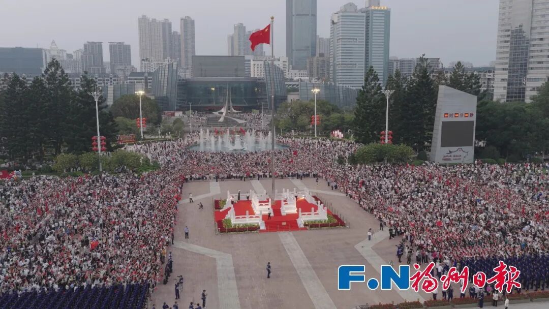 国庆首日，福州超级红！八方游客欢聚福州向祖国告白